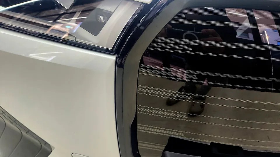 BMW iX ambient lighting - BMW iX Ambient Lighting Review: Iconic Glow Upgrade photo 4