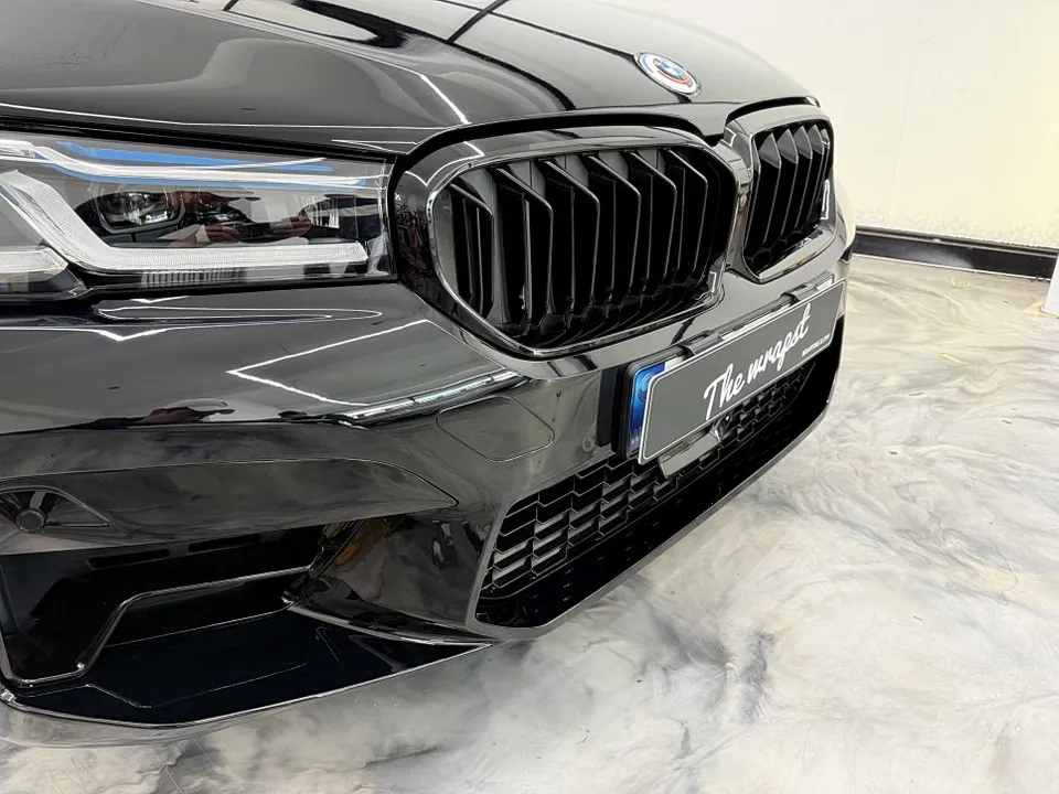 BMW 5 Series G30 カーラッピング事例|高光沢ブラック 施工写真 2-3