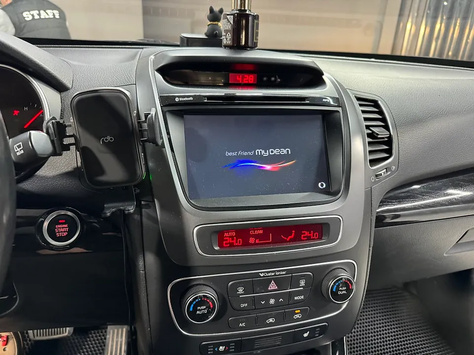 Kia Sorento RのAndroid Auto・CarPlay取付事例 施工写真 4-1