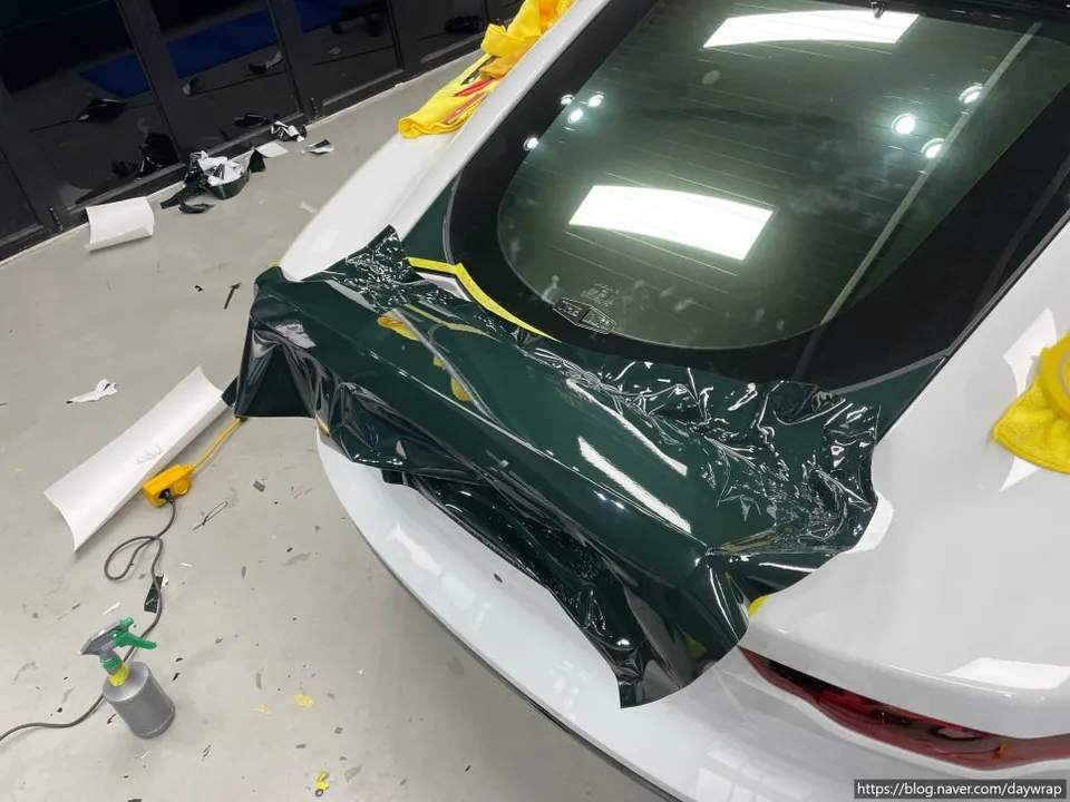 Jaguar F-Typeのカーラッピング事例|ミッドナイトディープグリーン 施工写真 1-2