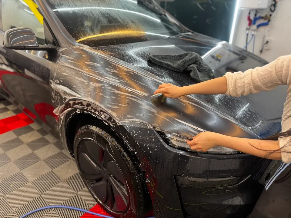 Tesla JuniperのPPF施工事例|費用目安・仕上がり 施工写真 1-2
