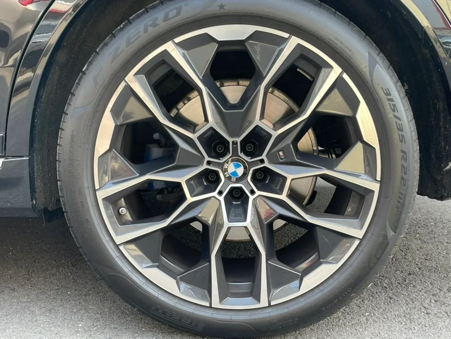BMW X7 G07 wheel repair - BMW X7 G07 Wheel Repair Review: Gloss Black Refinish photo 5