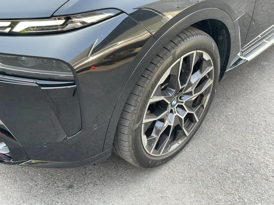 BMW X7 G07 wheel repair - BMW X7 G07 Wheel Repair Review: Gloss Black Refinish photo 6