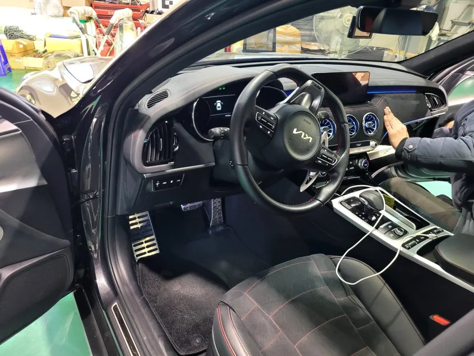 Kia Stinger Meister ambient lighting - Kia Stinger Meister Ambient Lighting Review: Cost & Results photo 3