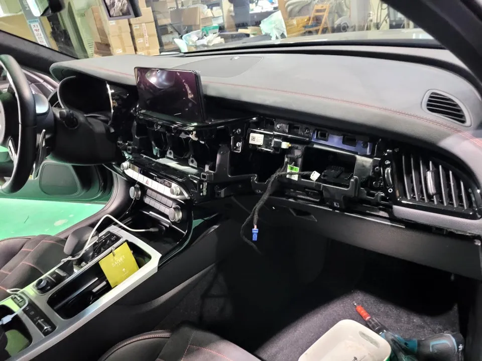 Kia Stinger Meister ambient lighting - Kia Stinger Meister Ambient Lighting Review: Cost & Results photo 4