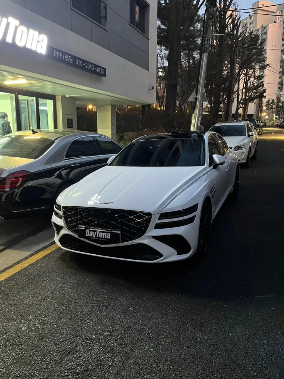 Genesis G80のカーラッピング事例|費用目安と仕上がり 施工写真 2-3