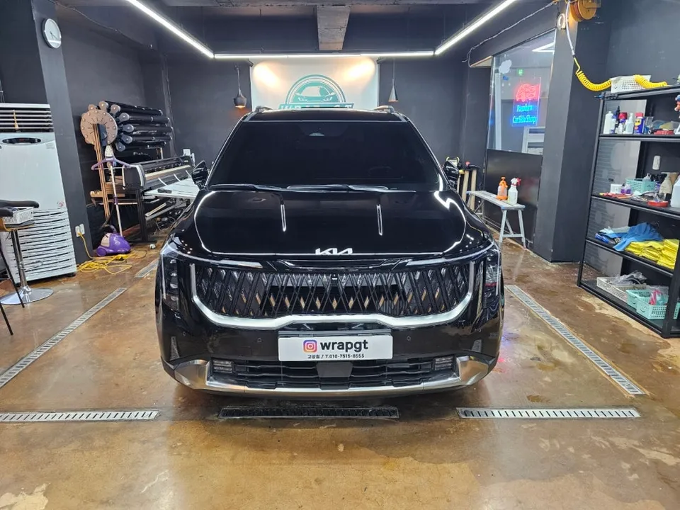 Kia Carnivalのカーフィルム施工事例|費用目安・仕上がり 施工写真 2-1