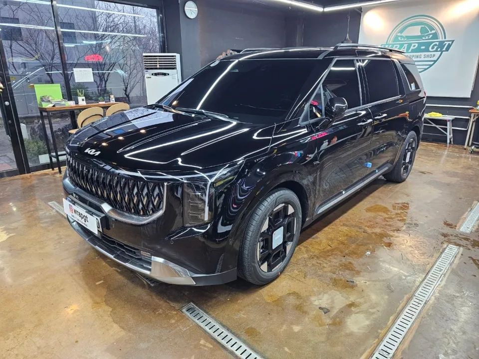 Kia Carnivalのカーフィルム施工事例|費用目安・仕上がり 施工写真 3-1