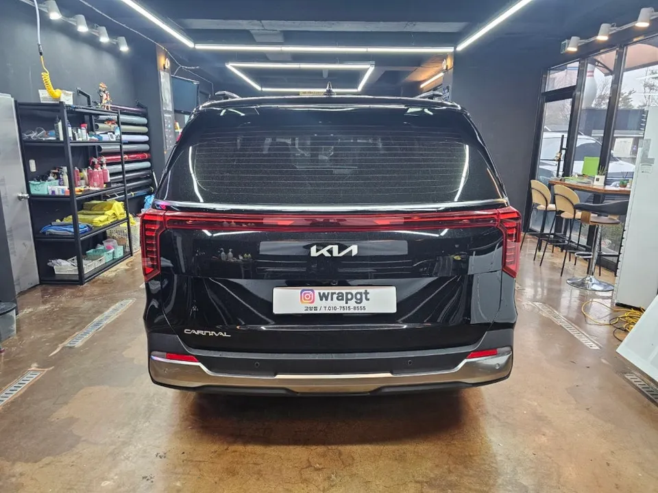 Kia Carnivalのカーフィルム施工事例|費用目安・仕上がり 施工写真 1-2