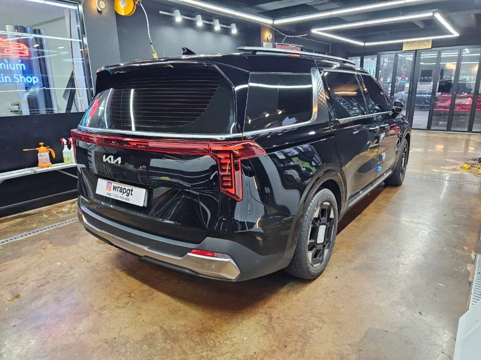 Kia Carnivalのカーフィルム施工事例|費用目安・仕上がり 施工写真 1-3