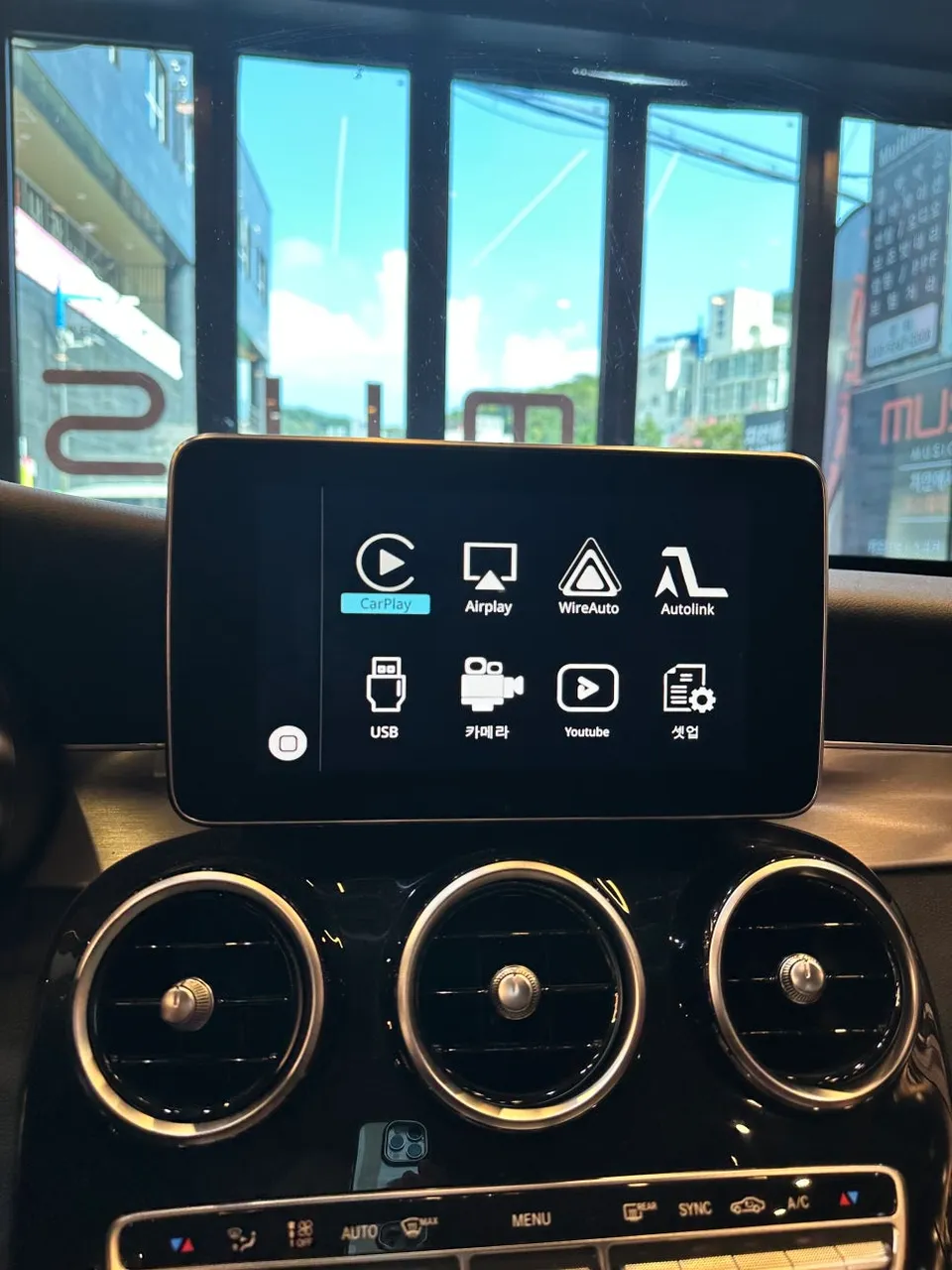 Mercedes-Benz C-Class W205のAndroid Auto・CarPlay取付事例 施工写真 2-2