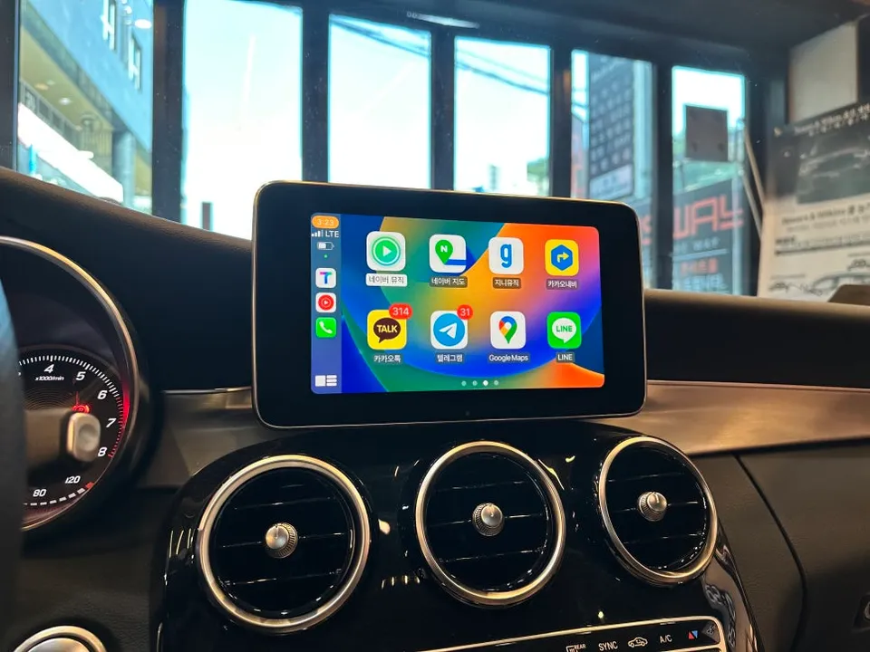 Mercedes-Benz C-Class W205のAndroid Auto・CarPlay取付事例 施工写真 3-2