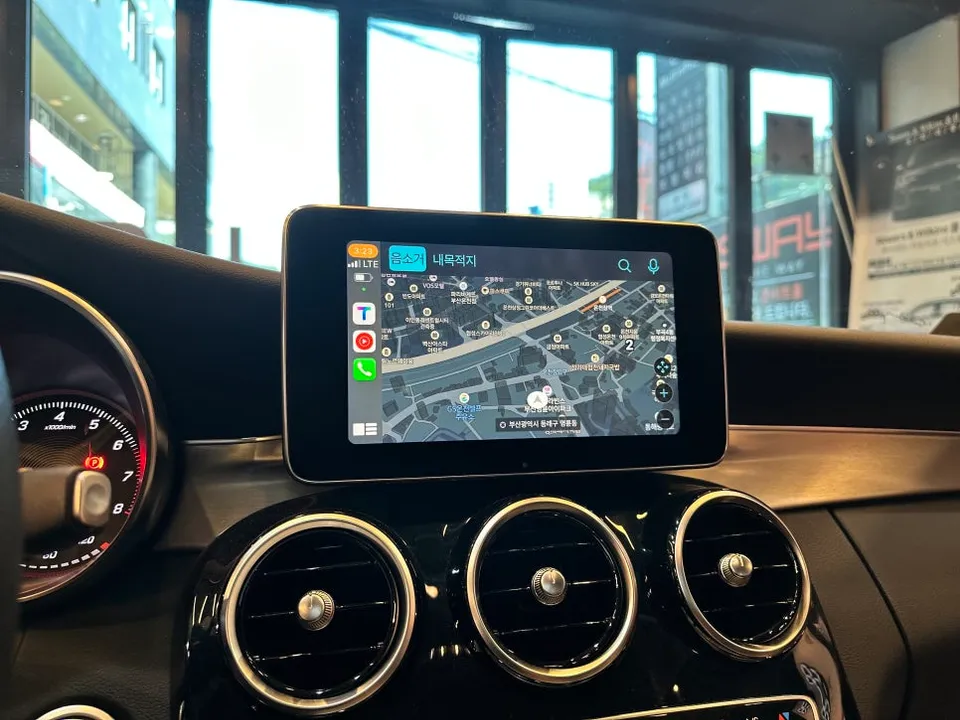 Mercedes-Benz C-Class W205のAndroid Auto・CarPlay取付事例 施工写真 1-3