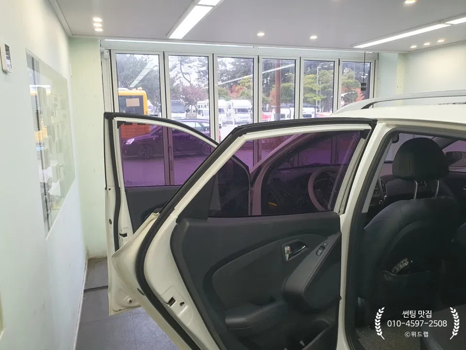 Hyundai Tucsonのカーフィルム施工事例|費用目安・仕上がり 施工写真 1-3