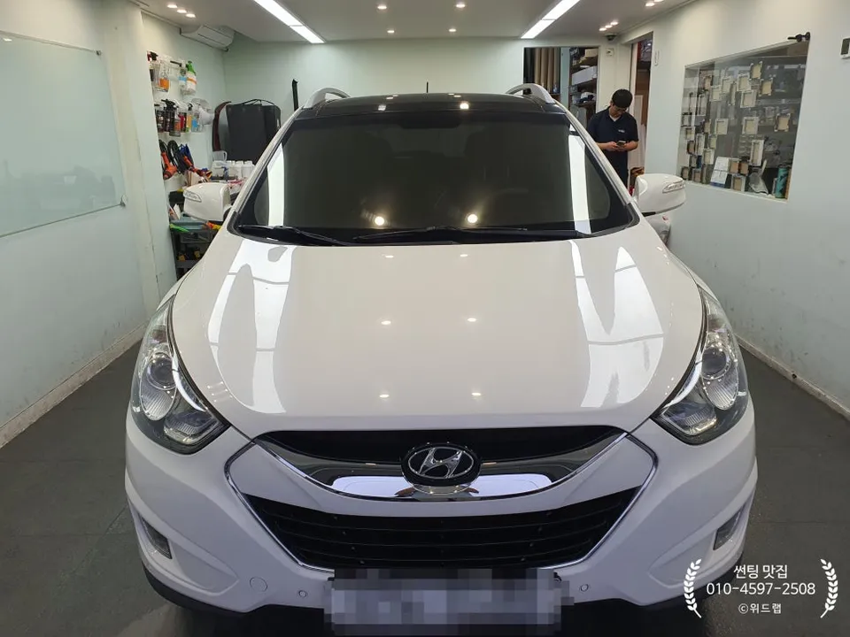 Hyundai Tucsonのカーフィルム施工事例|費用目安・仕上がり 施工写真 2-3