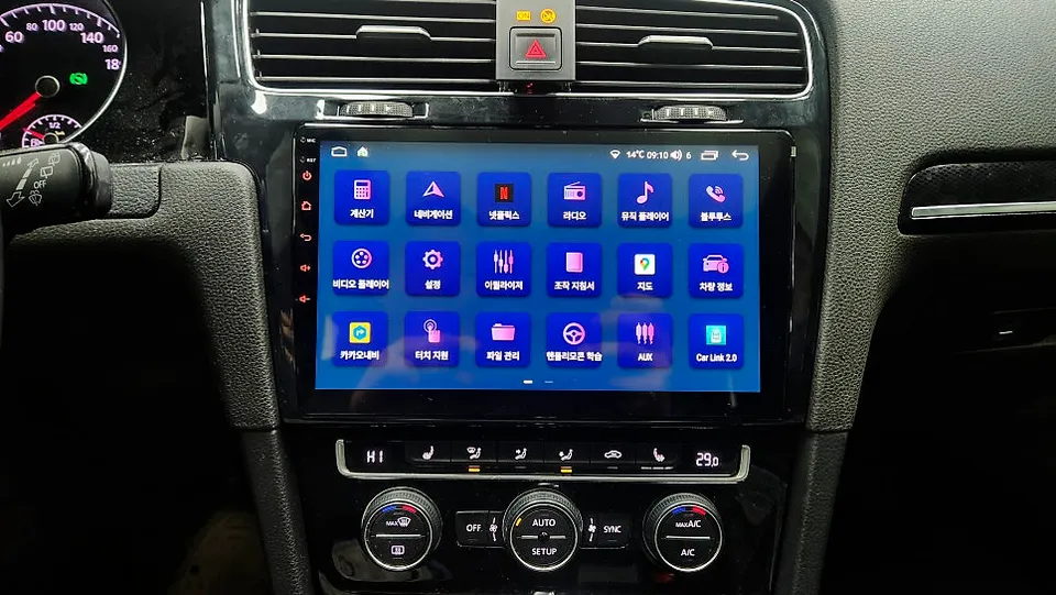 Volkswagen Golf 7th GenのAndroid Auto・CarPlay取付事例 施工写真 2-2