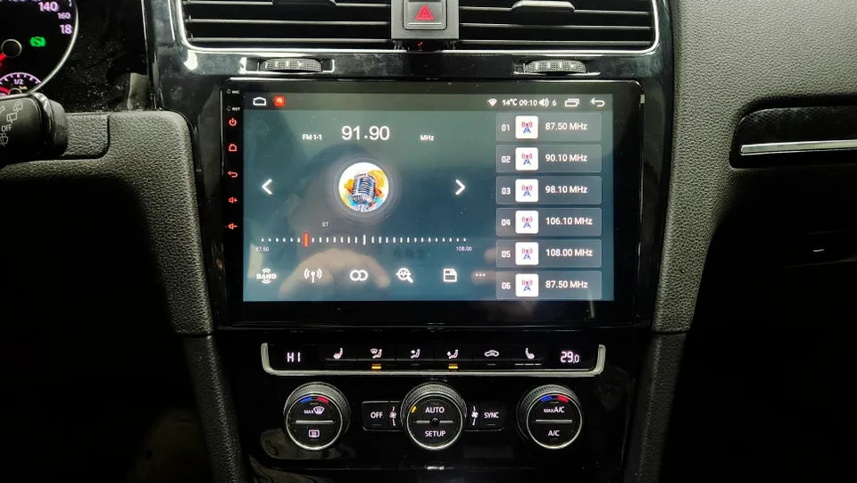 Volkswagen Golf 7th GenのAndroid Auto・CarPlay取付事例 施工写真 3-2