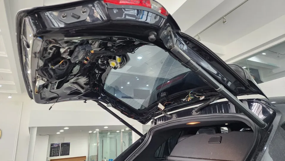 Porsche Cayenne 958のAndroid Auto・CarPlay取付事例 施工写真 3-2