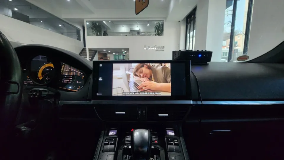 Porsche Cayenne 958のAndroid Auto・CarPlay取付事例 施工写真 1-3