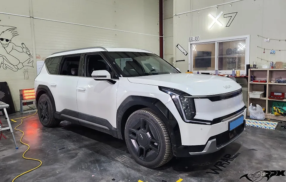 Kia EV9 chrome delete - Kia EV9 Chrome Delete Review — Sleek Blackout Trim Transformation photo 3