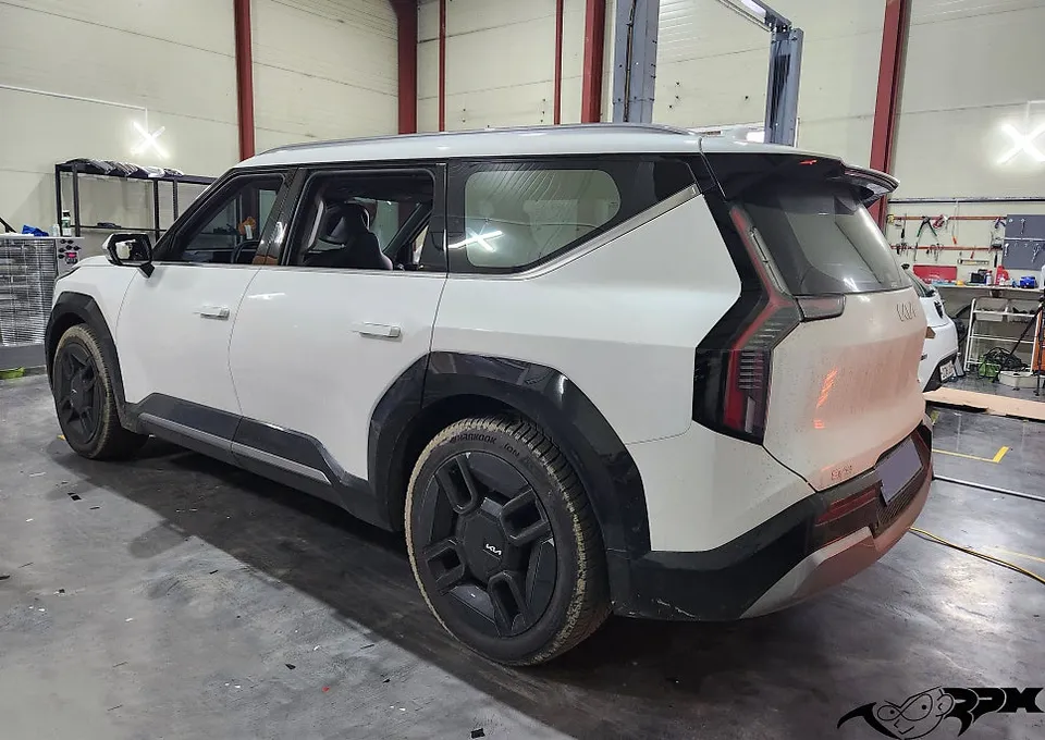 Kia EV9 chrome delete - Kia EV9 Chrome Delete Review — Sleek Blackout Trim Transformation photo 4