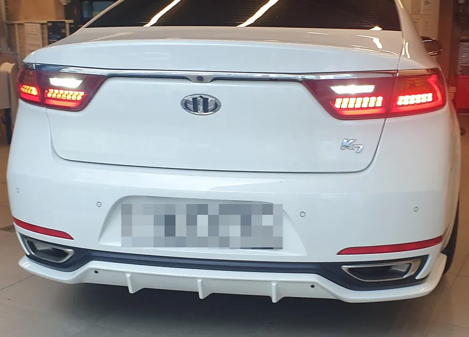 Kia K7 YG body kit - Kia K7 YG Body Kit Installation Review photo 4