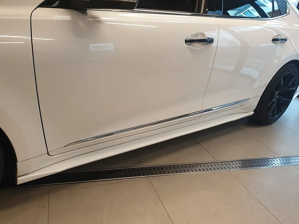 Kia K7 YG body kit - Kia K7 YG Body Kit Installation Review photo 5