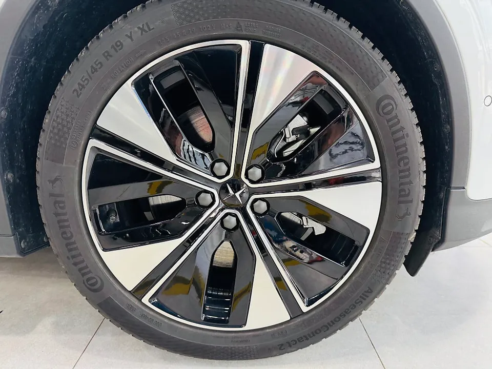 Polestar 2のホイール・エンブレムラッピング事例 施工写真 3-1