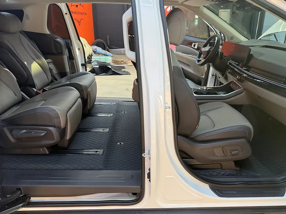 Kia Carnival other - Kia Carnival Car Service Review — Enhanced Interior photo 3