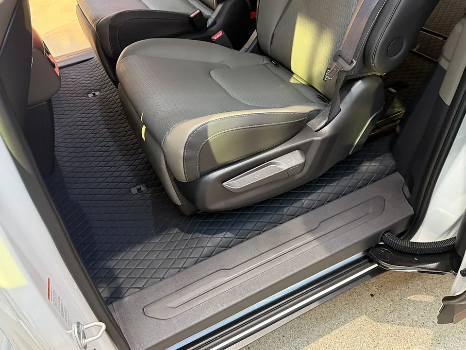 Kia Carnival other - Kia Carnival Car Service Review — Enhanced Interior photo 5