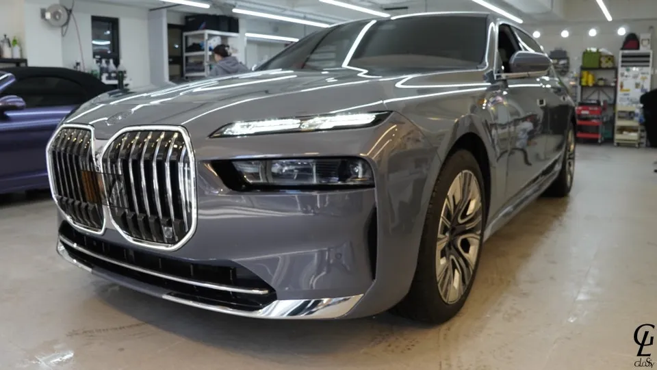BMW 7 Seriesのカーラッピング事例|費用目安・仕上がり 施工写真 2-2
