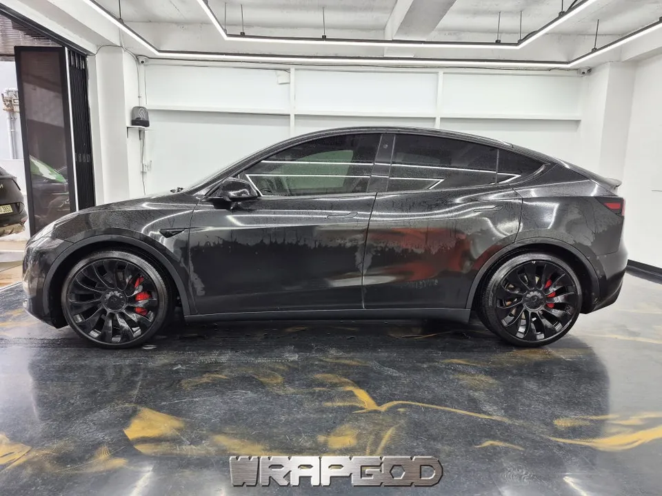 Tesla Teslaのカーラッピング事例|費用目安・仕上がり 施工写真 2-1