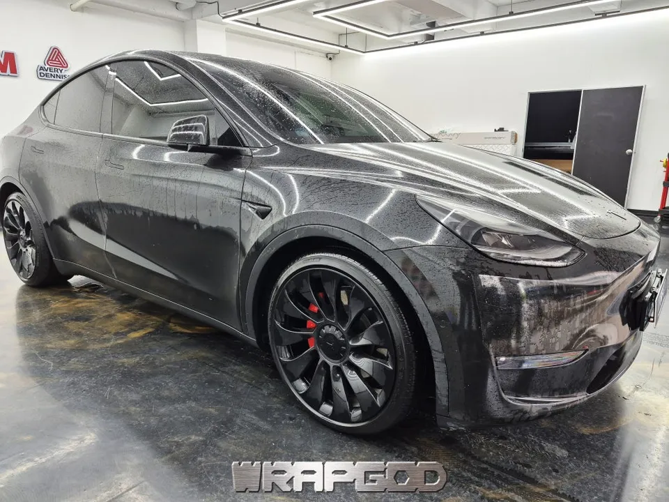 Tesla Teslaのカーラッピング事例|費用目安・仕上がり 施工写真 1-2