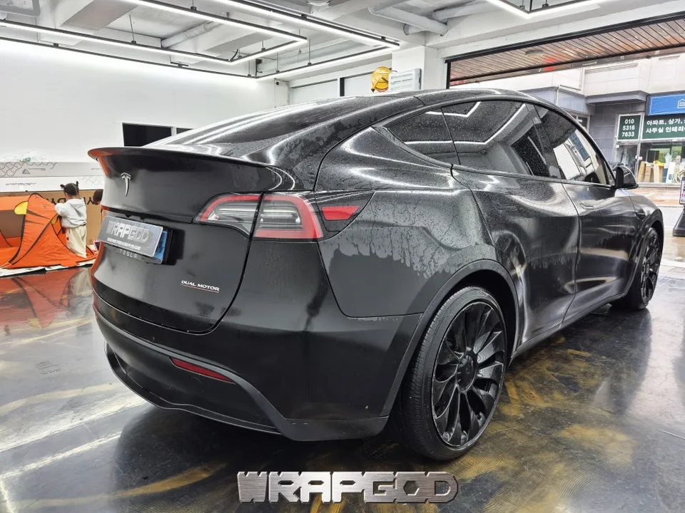 Tesla Teslaのカーラッピング事例|費用目安・仕上がり 施工写真 2-2