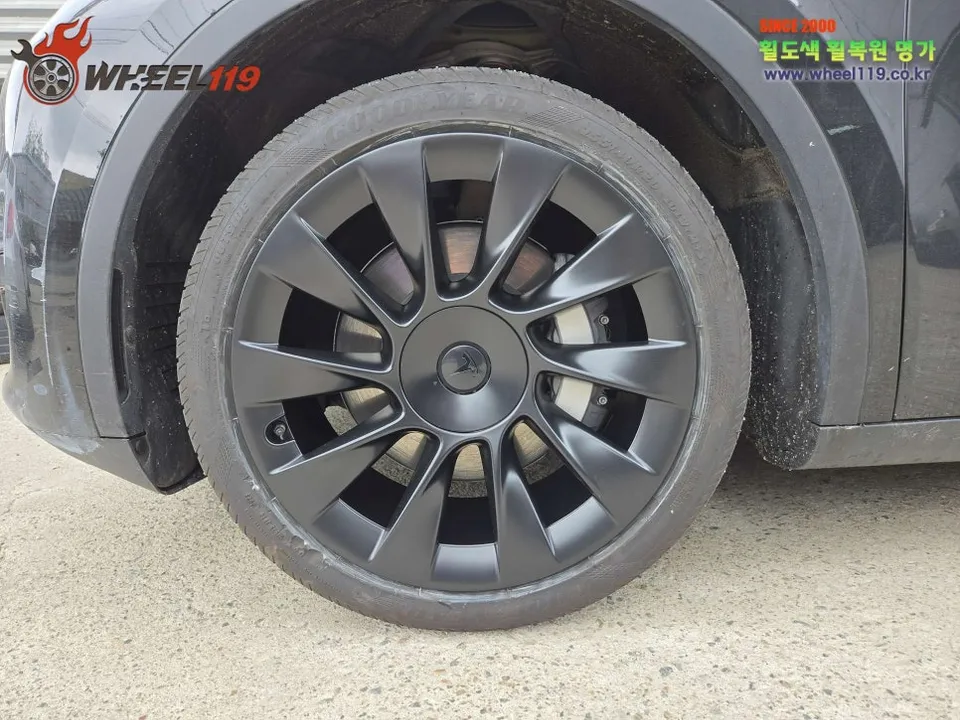 Tesla Model Yのホイールリペア・塗装事例 施工写真 1-3