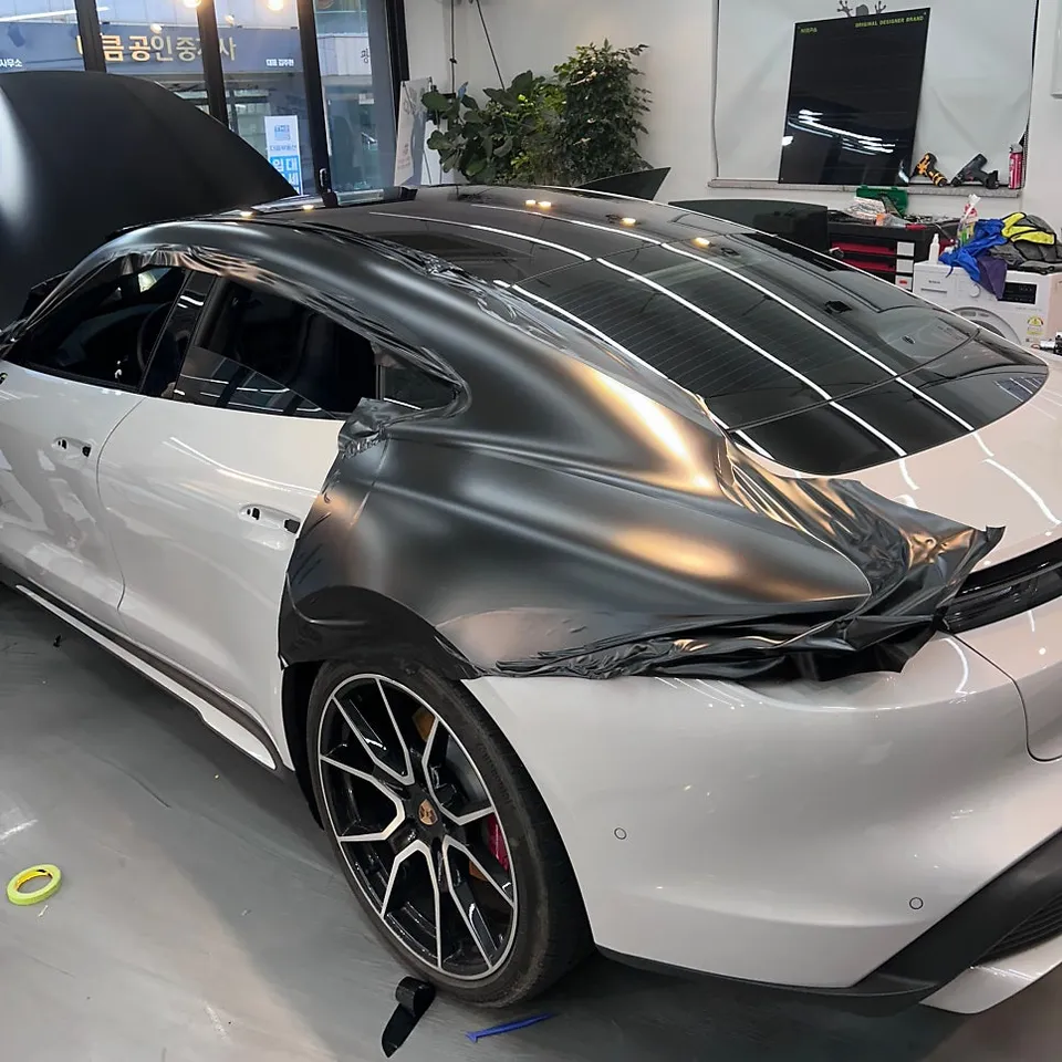 ポルシェ タイカン サテンブラックラッピング事例|費用目安 施工写真 1-3