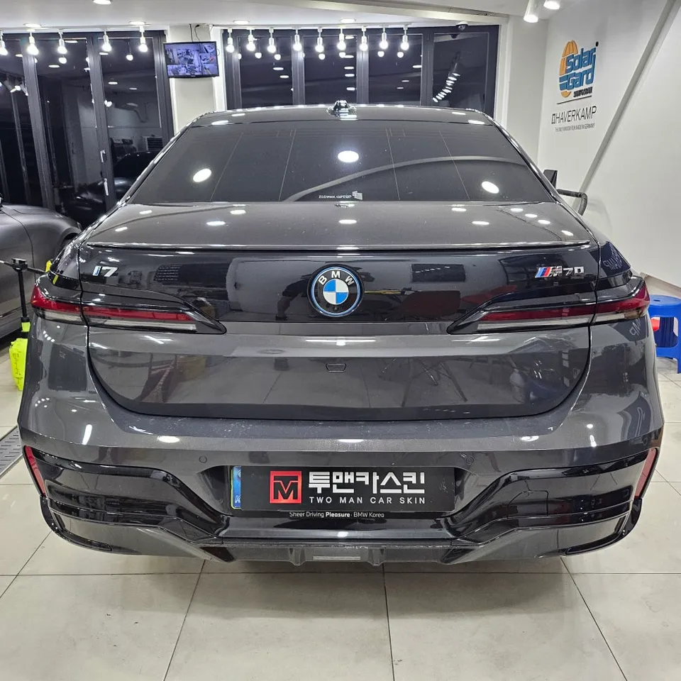 BMW i7のPPF施工事例|韓国での実例紹介 施工写真 1-2