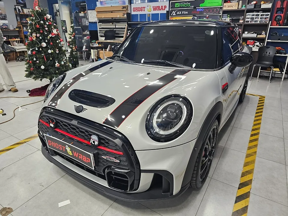 MINI Coupeのカーラッピング事例|デカール除去と艶復元 施工写真 2-1