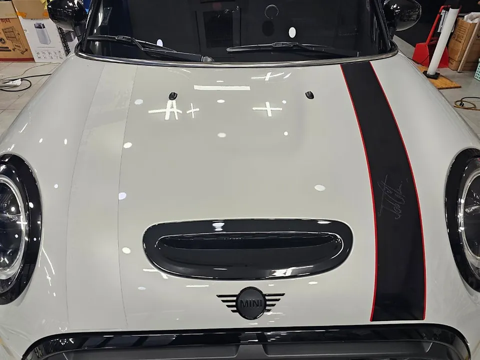 MINI Coupeのカーラッピング事例|デカール除去と艶復元 施工写真 1-2