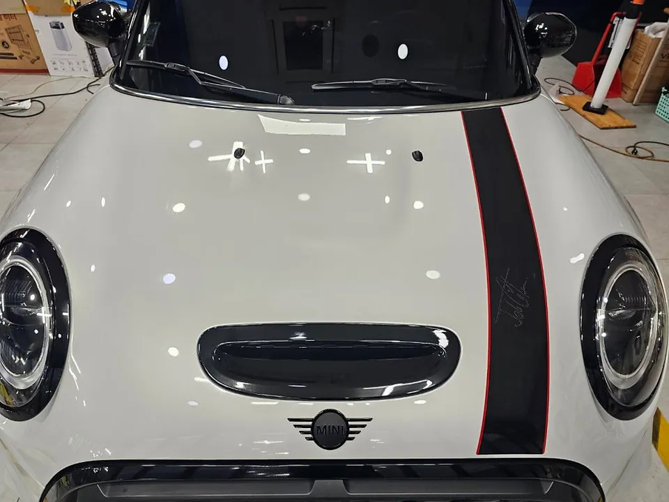 MINI Coupeのカーラッピング事例|デカール除去と艶復元 施工写真 3-2
