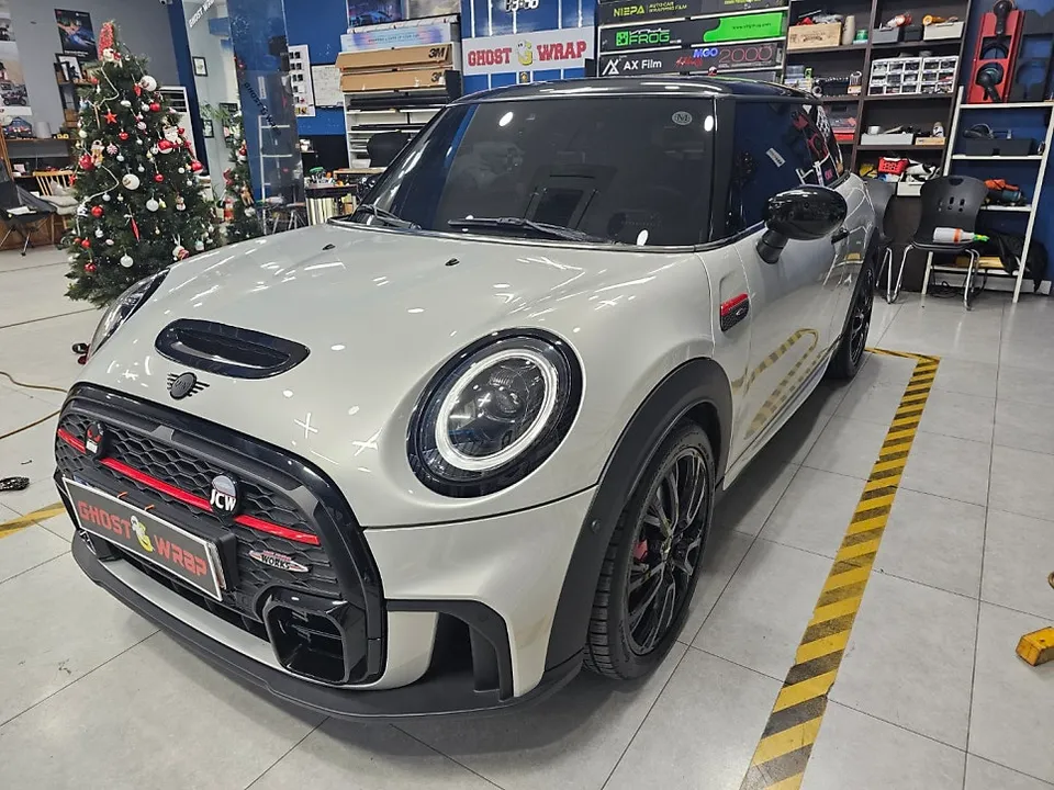 MINI Coupeのカーラッピング事例|デカール除去と艶復元 施工写真 2-3