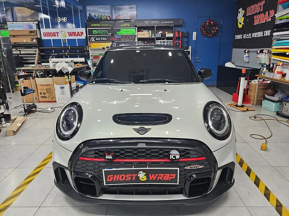 MINI Coupeのカーラッピング事例|デカール除去と艶復元 施工写真 3-3
