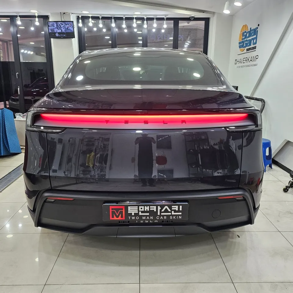 Tesla Model Yのカーフィルム施工事例|費用目安・仕上がり 施工写真 3-1