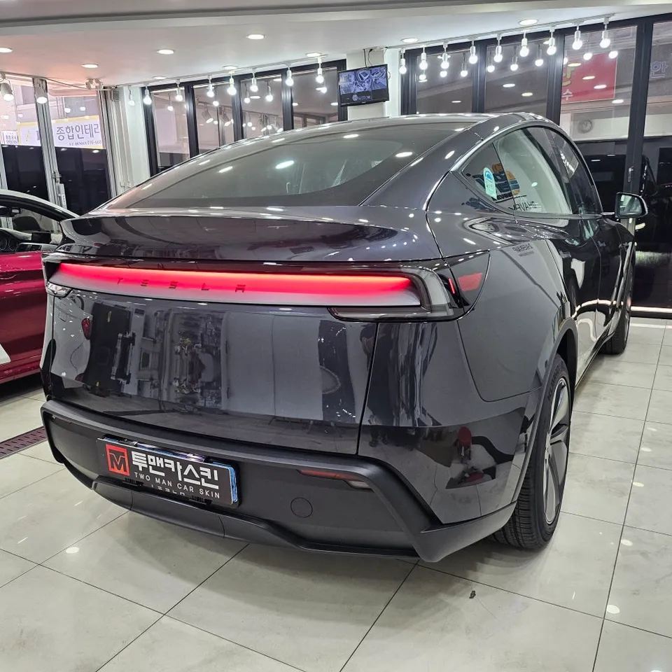 Tesla Model Yのカーフィルム施工事例|費用目安・仕上がり 施工写真 1-2