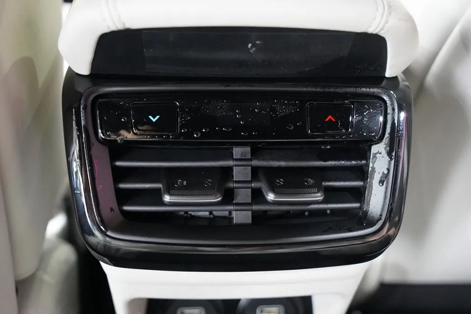 Kia K8の室内PPF施工事例|費用目安・仕上がり 施工写真 2-3