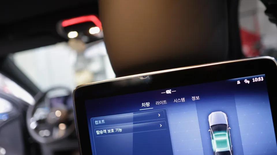 Mercedes-Benz S-Class W223 Rear Monitor Repair Review — Save Up T photo 2