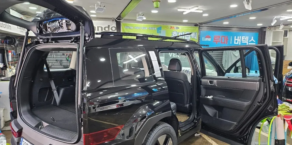 BMW X5のカーフィルム施工事例|費用目安・仕上がり 施工写真 1-3