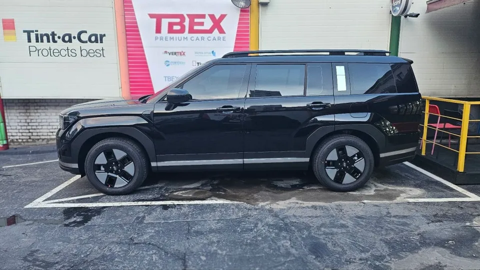 BMW X5のカーフィルム施工事例|費用目安・仕上がり 施工写真 2-3