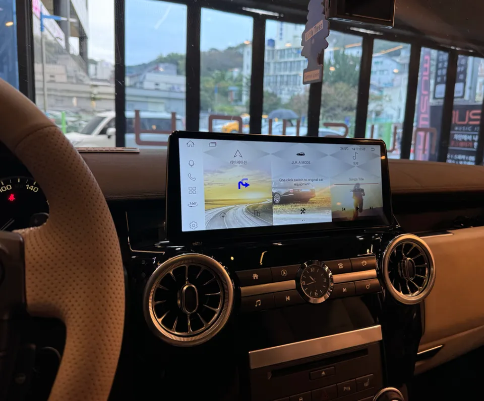 Land Rover Discovery 4のAndroid Auto・CarPlay取付事例 施工写真 4
