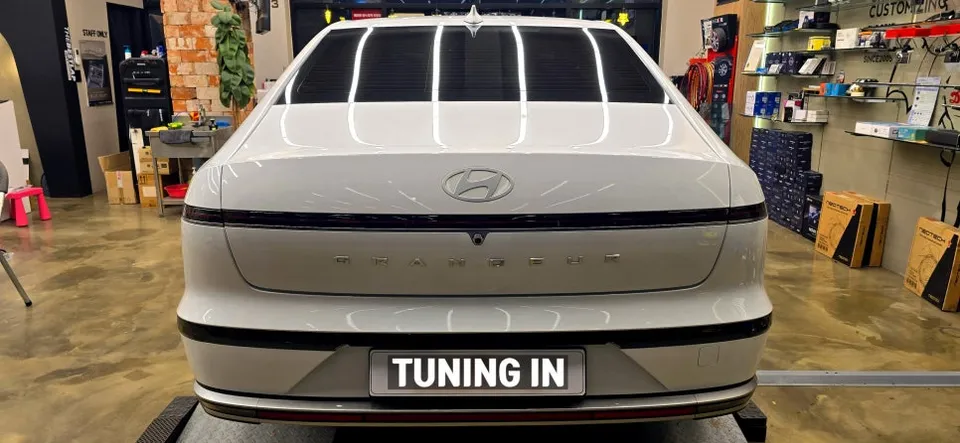 Hyundai Grandeur GN7のカーラッピング事例｜費用目安・仕上がり 施工写真 1-2